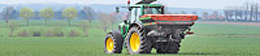 Tracteur avec épandeur
